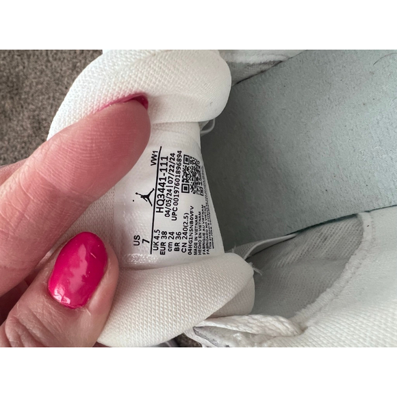 Air Jordan 4 RM 'White Silver Glitter' sneakers with the style code HQ34 size 7 - Picture 5 of 8